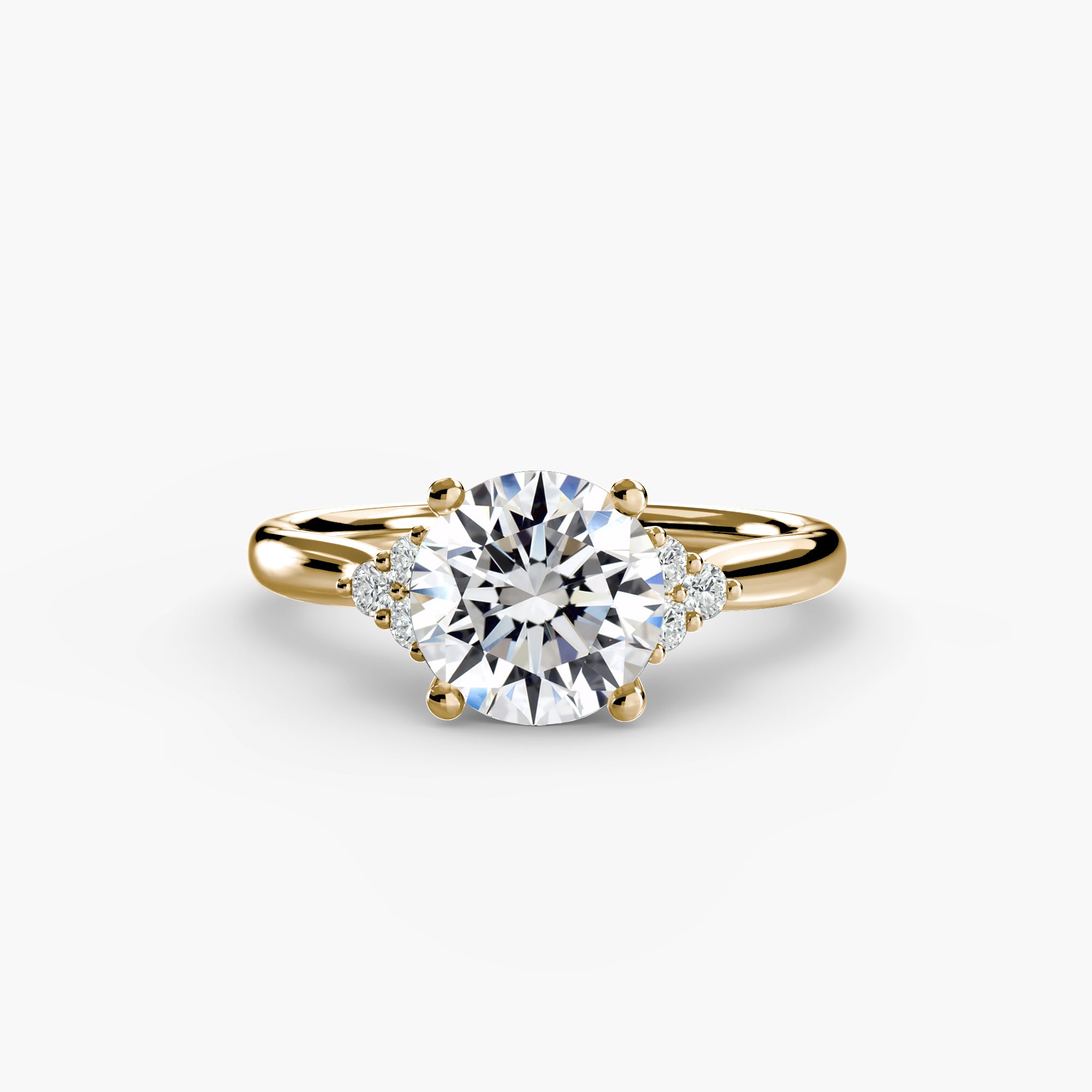 Solitärring mit Diamant-Clustern an den Schultern